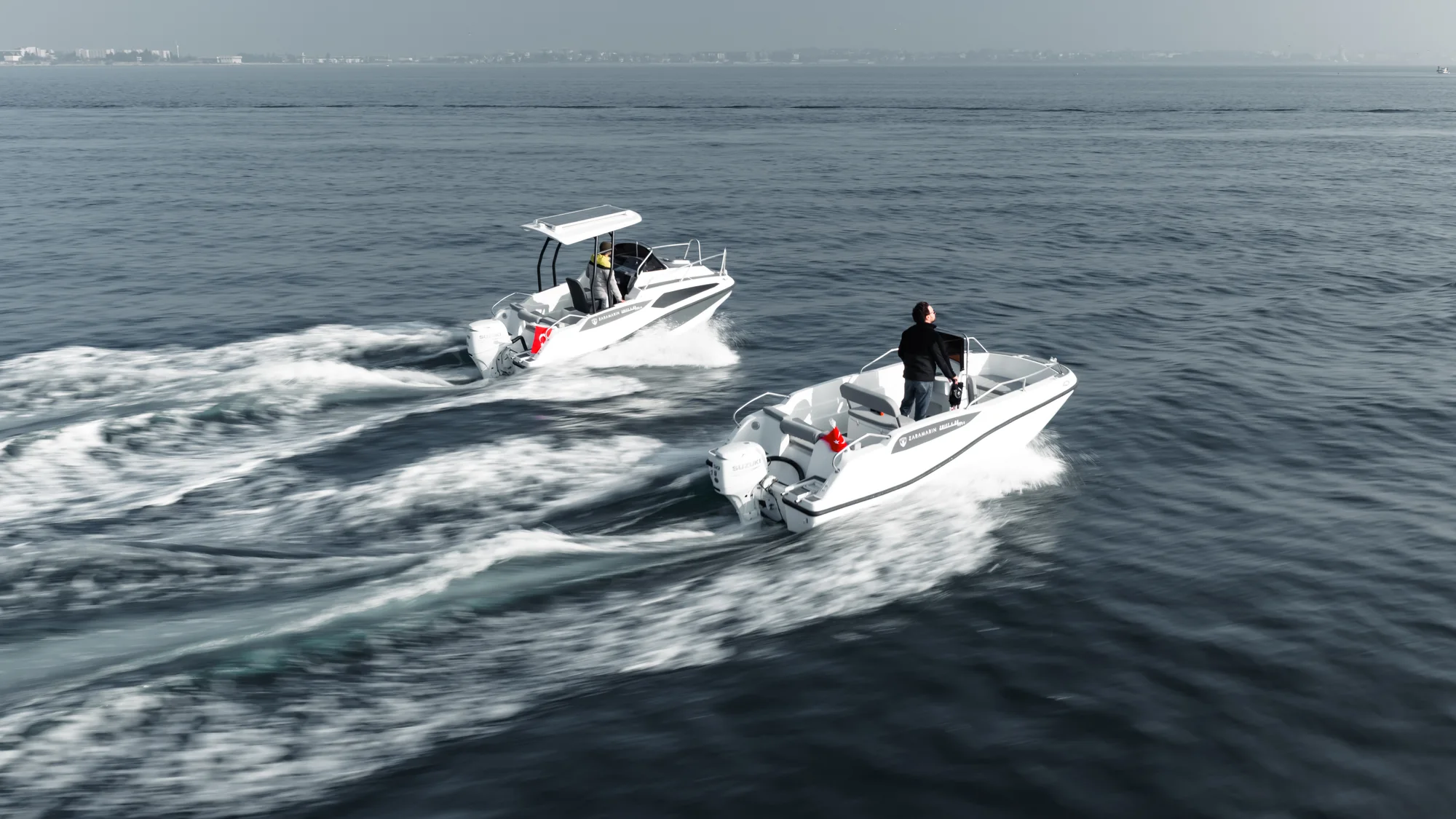Zaramarin motor yat denizde seyir hâlinde 08