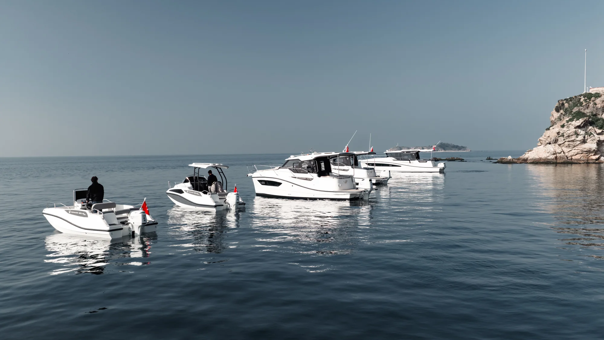 Zaramarin motor yat denizde seyir hâlinde 11