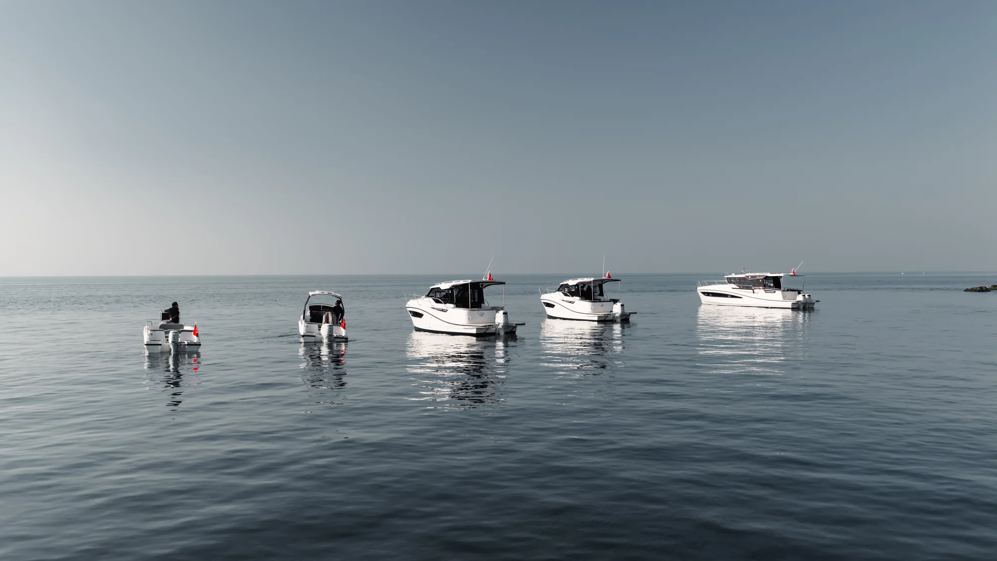 Zaramarin motor yat denizde seyir hâlinde 12