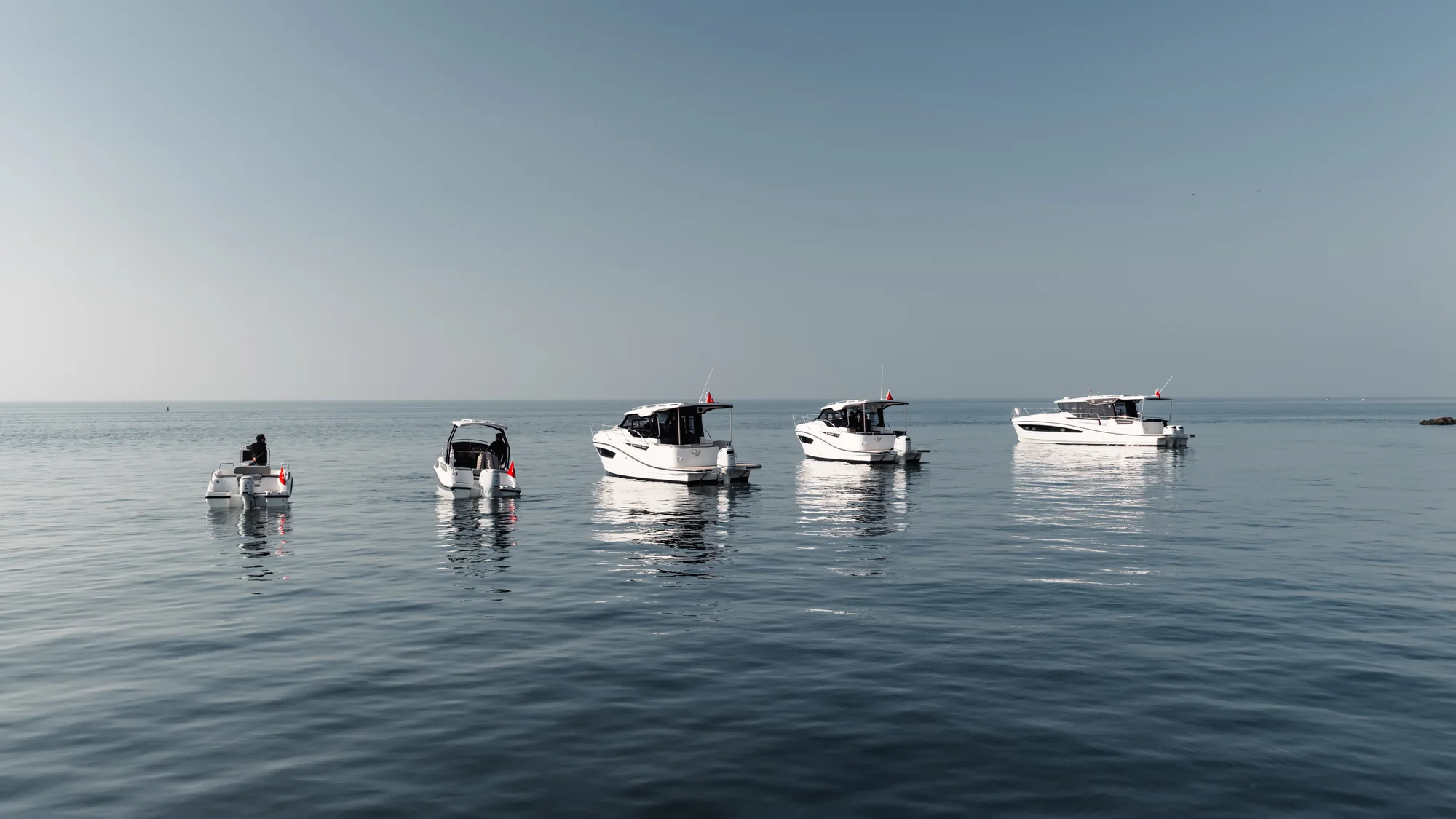 Zaramarin motor yat denizde seyir hâlinde 13