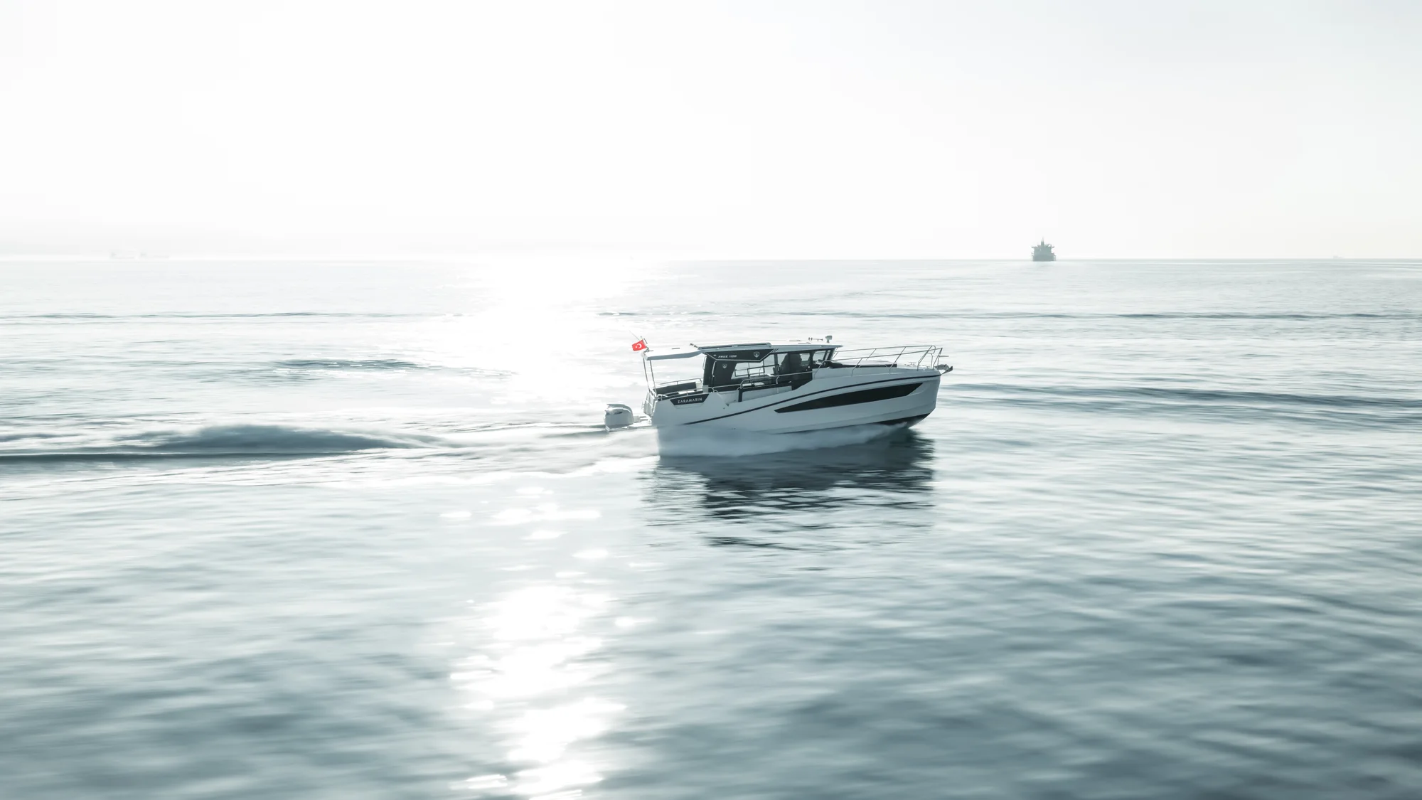 Zaramarin motor yat denizde seyir hâlinde 16