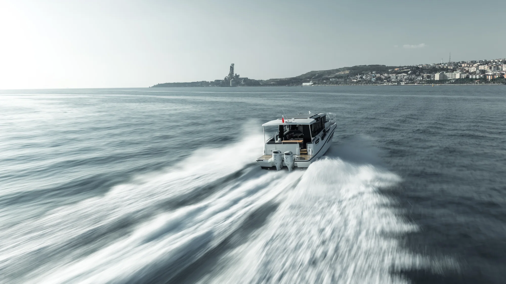 Zaramarin motor yat denizde seyir hâlinde 18