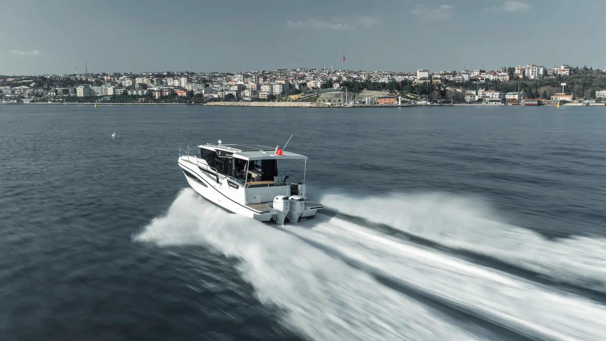 Zaramarin motor yat denizde seyir hâlinde 21