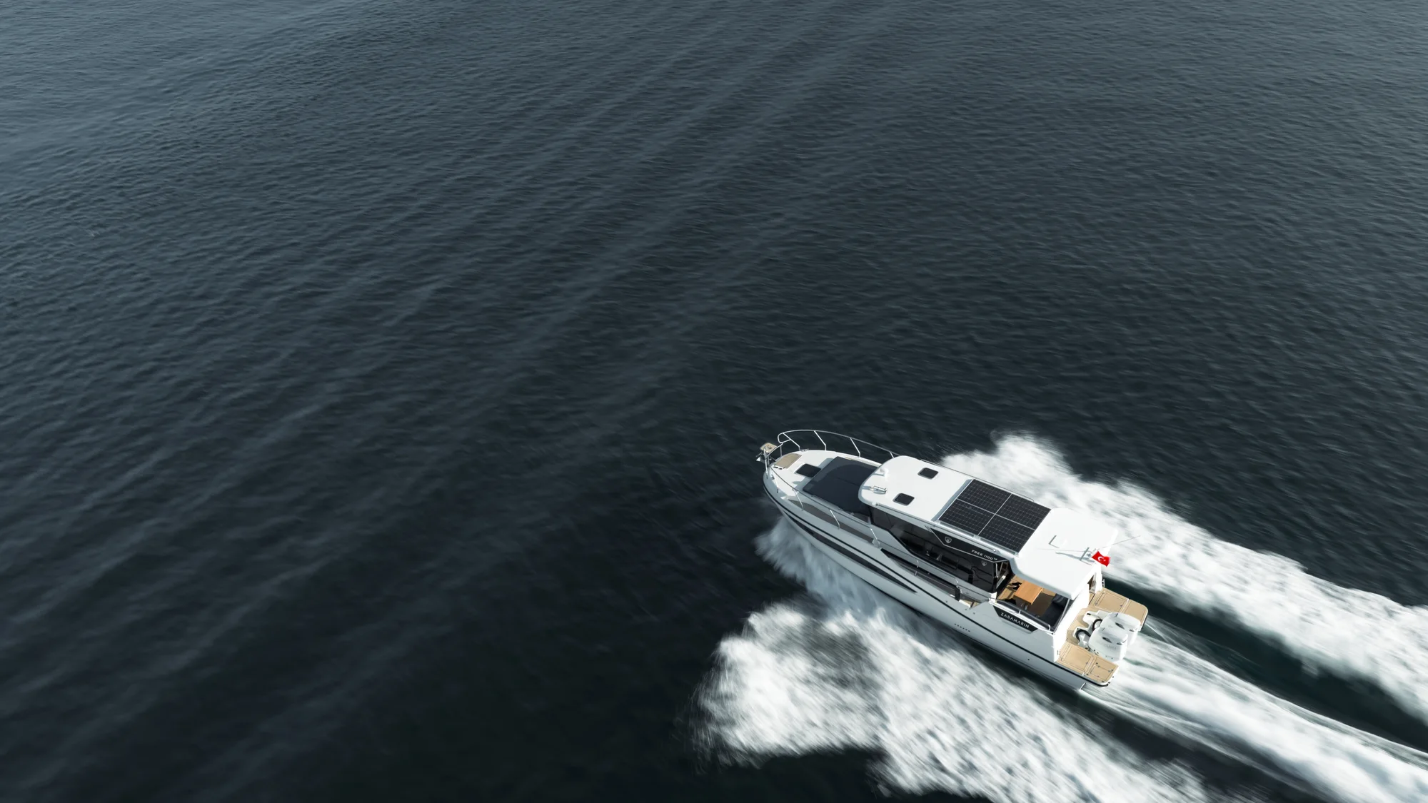 Zaramarin motor yat denizde seyir hâlinde 22