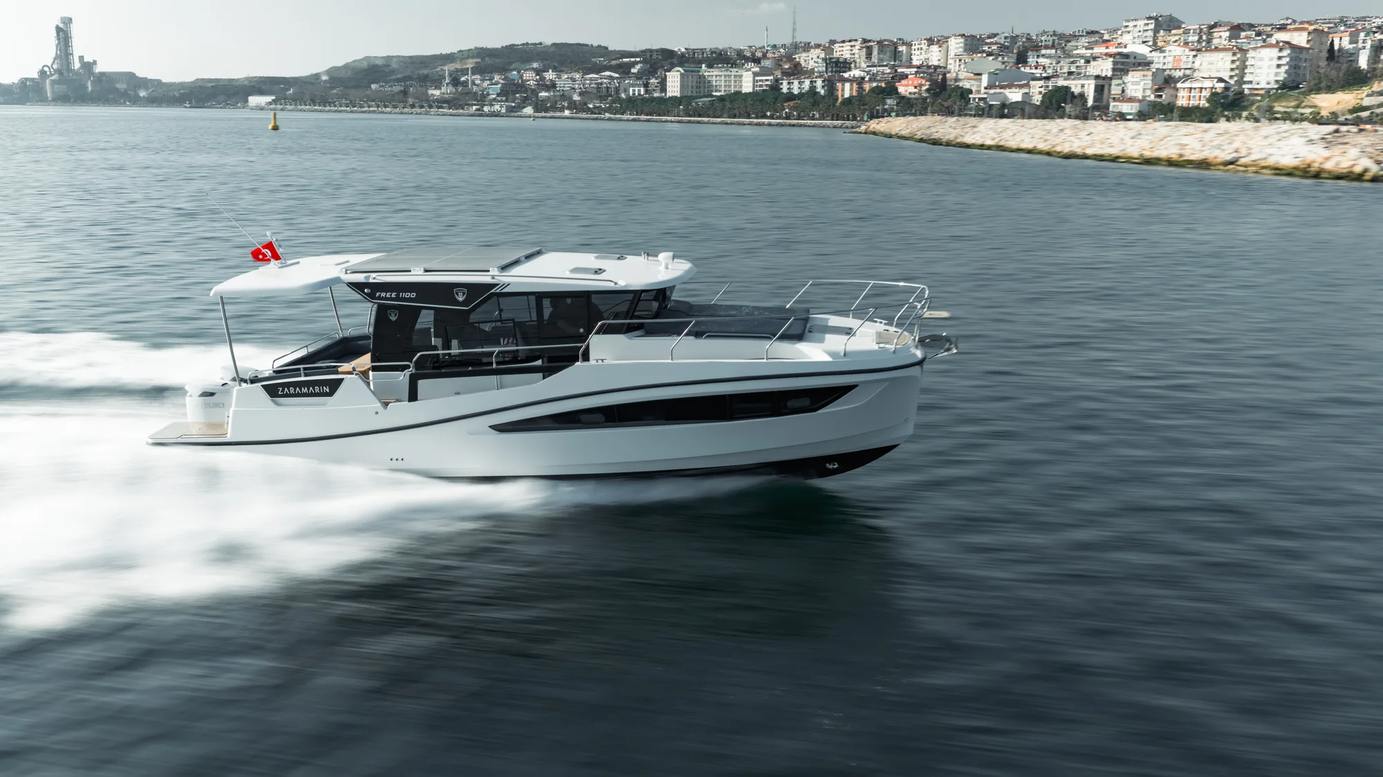 Zaramarin motor yat denizde seyir hâlinde 23