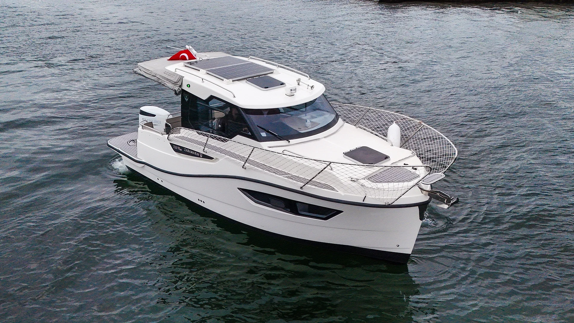 Zaramarin motor yat denizde seyir hâlinde 26