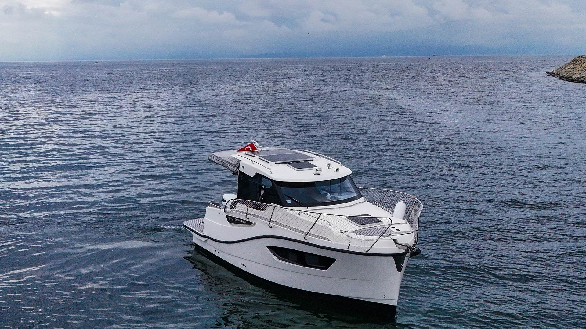 Zaramarin motor yat denizde seyir hâlinde 27