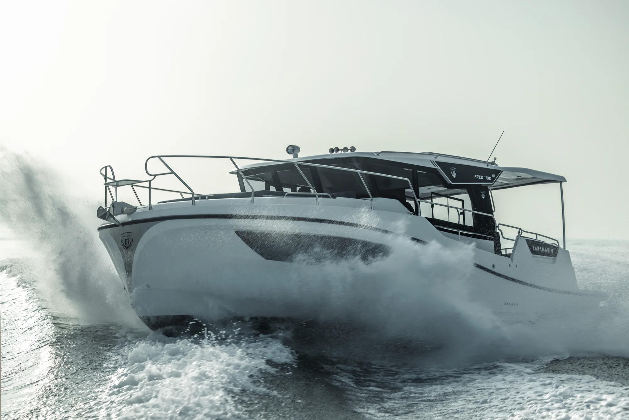 Zaramarin motor yat detay görünümü 03