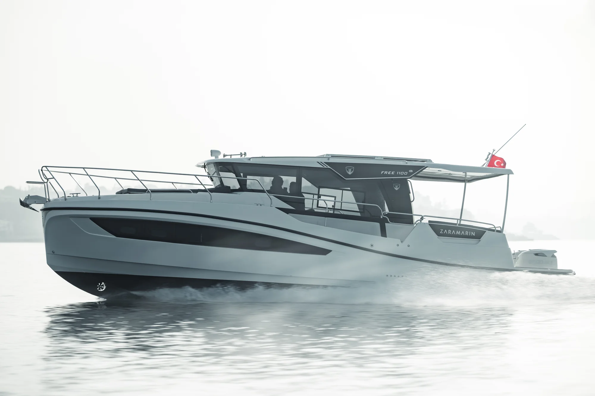 Zaramarin motor yat detay görünümü 13