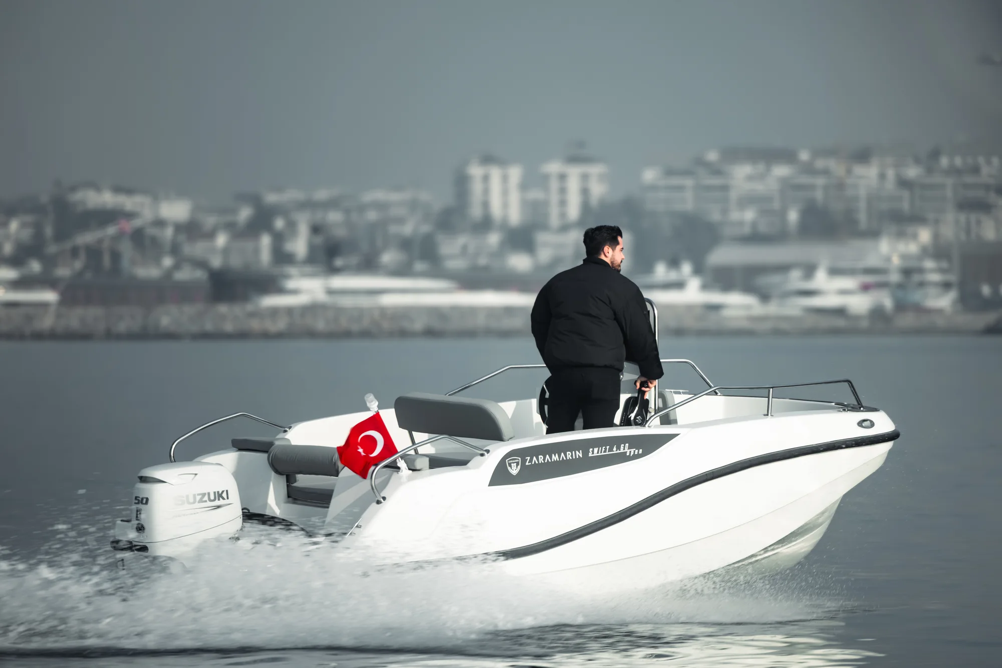 Zaramarin motor yat detay görünümü 16