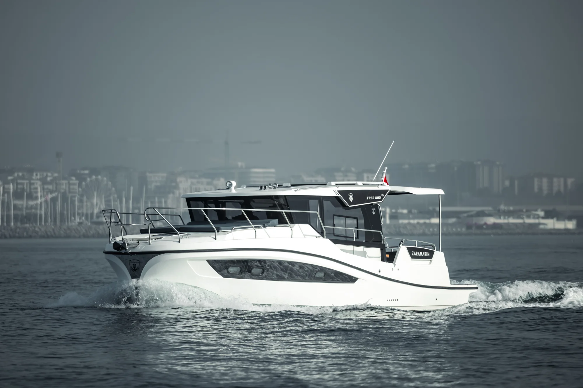 Zaramarin motor yat detay görünümü 19