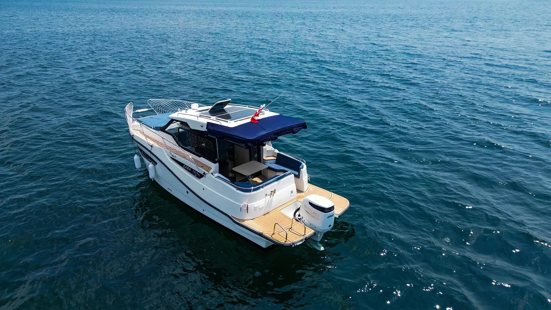 Zaramarin motor yat detay görünümü 90
